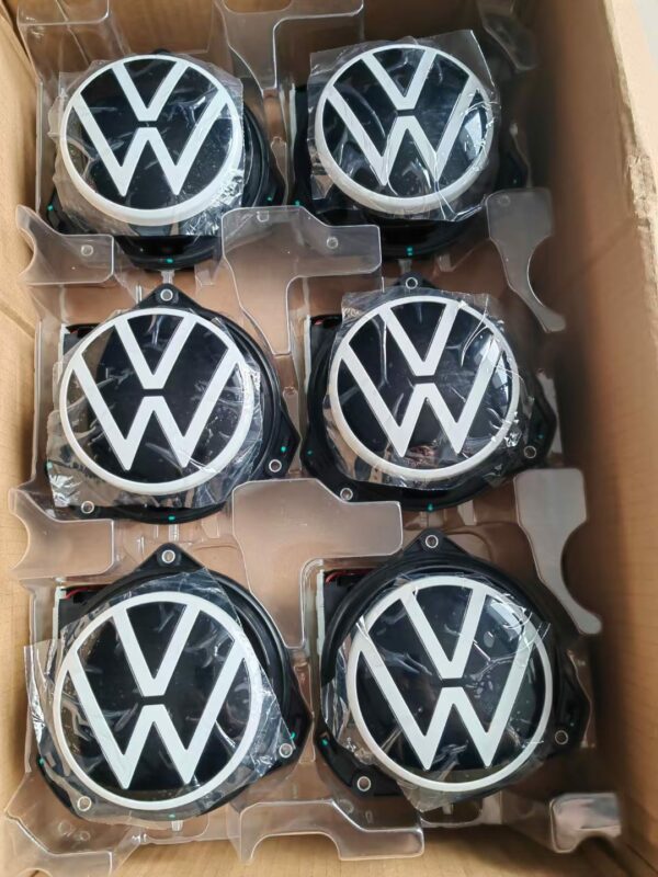 10D 827 469 A rear flip emblem suitable for SAIC Volkswagen ID3 - Imagen 2