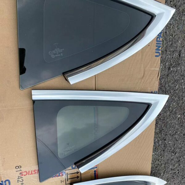 1514978-00-B Rear Triangle Window Glass L with Bright Trim - Suitable for Tesla