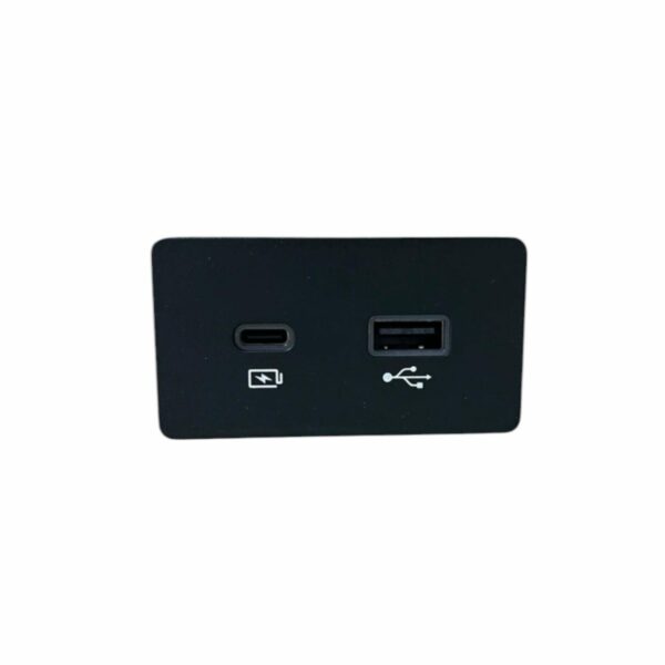 Zeekr 001 USB charging port - Hình ảnh 2